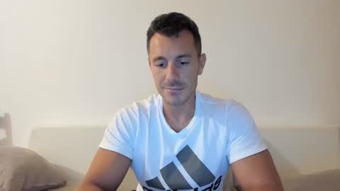 Snapshot of roberto4ever chatting on 07-12-26, 06:10 roberto4ever online show from 07-12-26, 06:10
