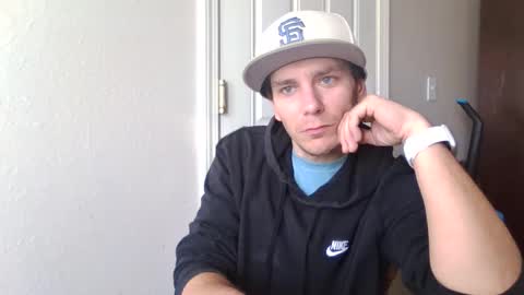 Snapshot of robwit8 chatting on 02-05-25, 05:09 Rob witha 8 online show from 02-05-25, 05:09