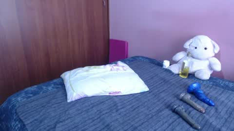 Snapshot of rochelle_xxx chatting on 06-18-26, 01:26 Rochelle online show from 06-18-26, 01:26