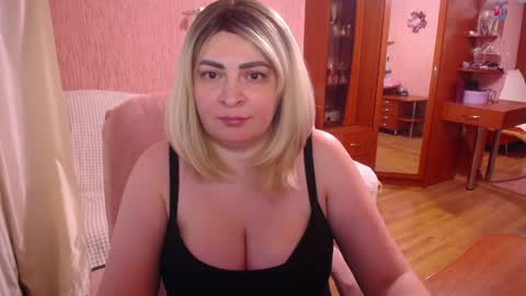 Snapshot of rocknlinxx chatting on 05-31-26, 03:41 Rocknlinxx online show from 05-31-26, 03:41