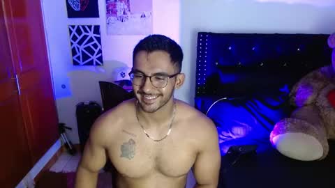 Snapshot of romanpearce_ chatting on 07-11-26, 07:38 Roman online show from 07-11-26, 07:38