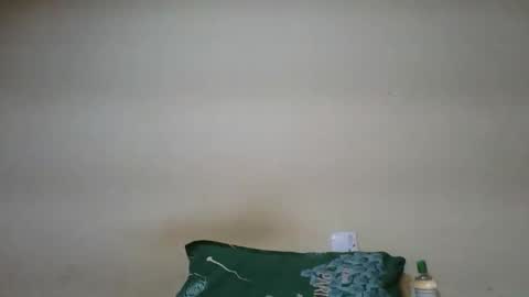 Snapshot of romantic2u4 chatting on 02-13-26, 06:20 Emma online show from 02-13-26, 06:20