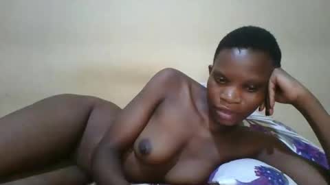 Snapshot of romantic2u4 chatting on 03-01-26, 06:43 Emma online show from 03-01-26, 06:43