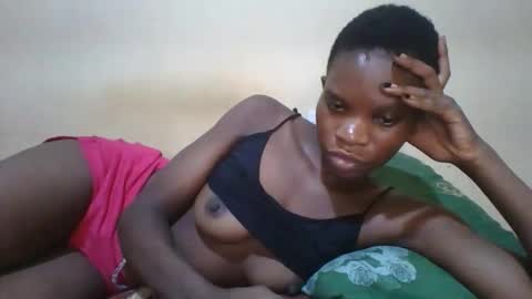 Snapshot of romantic2u4 chatting on 04-11-26, 07:18 Emma online show from 04-11-26, 07:18