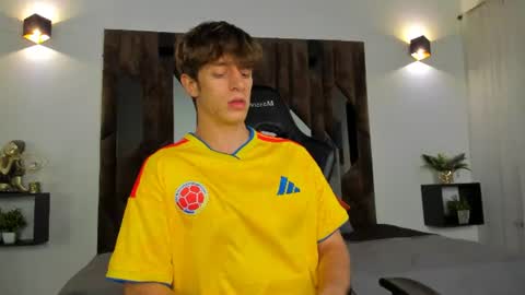 Snapshot of romeo_ricci1 chatting on 06-19-26, 03:33 Romeo Ricci online show from 06-19-26, 03:33