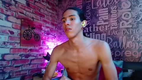 Snapshot of ronymiller_1 chatting on 01-17-25, 04:47 RonyMiller 1 online show from 01-17-25, 04:47