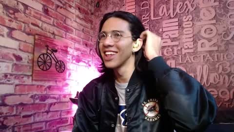 Snapshot of ronymiller_1 chatting on 01-18-25, 01:40 RonyMiller 1 online show from 01-18-25, 01:40