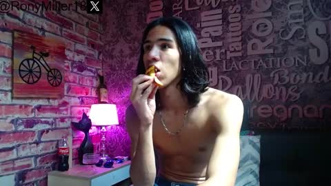 Snapshot of ronymiller_1 chatting on 02-06-25, 07:18 RonyMiller 1 online show from 02-06-25, 07:18