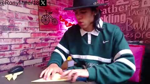 Snapshot of ronymiller_1 chatting on 02-14-25, 05:03 RonyMiller 1 online show from 02-14-25, 05:03