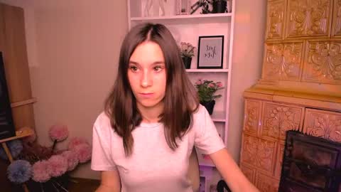 Snapshot of rosalais_ chatting on 06-17-26, 06:38 Rose online show from 06-17-26, 06:38