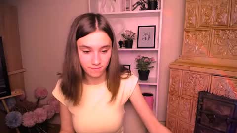Snapshot of rosalais_ chatting on 06-19-26, 06:07 Rose online show from 06-19-26, 06:07