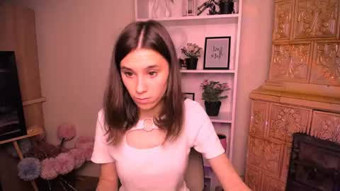 Snapshot of rosalais_ chatting on 06-23-26, 06:44 Rose online show from 06-23-26, 06:44