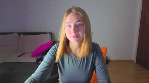 rosalina online show from 12-16-25, 07:02