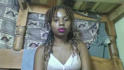 Snapshot of rosalinda933 chatting on 04-17-26, 08:45 Rosalinda online show from 04-17-26, 08:45