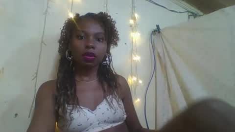 Snapshot of rosalinda933 chatting on 04-19-26, 11:07 Rosalinda online show from 04-19-26, 11:07