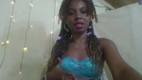 Snapshot of rosalinda933 chatting on 04-21-26, 02:04 Rosalinda online show from 04-21-26, 02:04