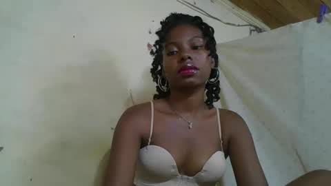 Snapshot of rosalinda933 chatting on 04-25-26, 03:53 Rosalinda online show from 04-25-26, 03:53