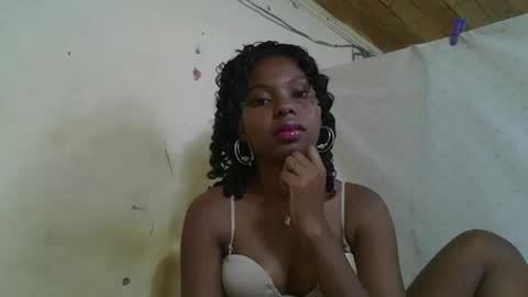 Snapshot of rosalinda933 chatting on 04-26-26, 03:59 Rosalinda online show from 04-26-26, 03:59