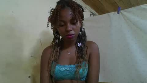 Snapshot of rosalinda933 chatting on 04-28-26, 02:27 Rosalinda online show from 04-28-26, 02:27