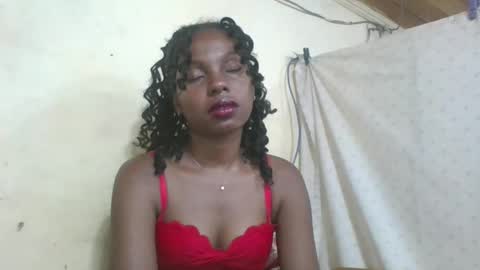 Snapshot of rosalinda933 chatting on 04-28-26, 04:34 Rosalinda online show from 04-28-26, 04:34