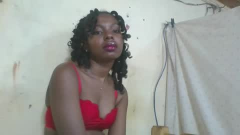 Snapshot of rosalinda933 chatting on 04-29-26, 04:38 Rosalinda online show from 04-29-26, 04:38