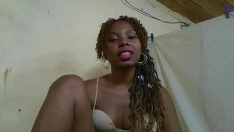 Snapshot of rosalinda933 chatting on 05-02-26, 10:53 Rosalinda online show from 05-02-26, 10:53