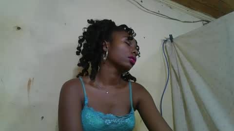 Snapshot of rosalinda933 chatting on 05-02-26, 11:10 Rosalinda online show from 05-02-26, 11:10