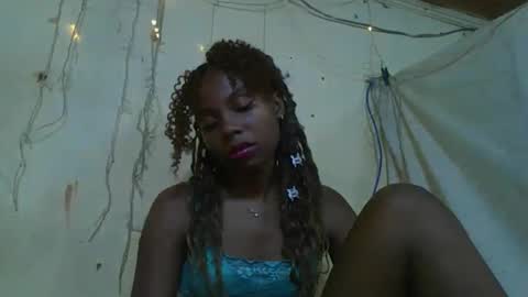 Snapshot of rosalinda933 chatting on 05-03-26, 11:33 Rosalinda online show from 05-03-26, 11:33
