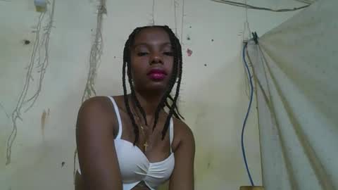 Snapshot of rosalinda933 chatting on 05-06-26, 06:52 Rosalinda online show from 05-06-26, 06:52