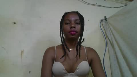 Snapshot of rosalinda933 chatting on 05-06-26, 08:25 Rosalinda online show from 05-06-26, 08:25