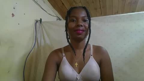 Snapshot of rosalinda933 chatting on 05-10-26, 03:23 Rosalinda online show from 05-10-26, 03:23