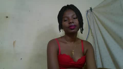 Snapshot of rosalinda933 chatting on 05-11-26, 04:29 Rosalinda online show from 05-11-26, 04:29