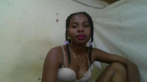 Snapshot of rosalinda933 chatting on 05-11-26, 02:45 Rosalinda online show from 05-11-26, 02:45