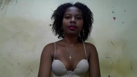 Snapshot of rosalinda933 chatting on 05-12-26, 11:02 Rosalinda online show from 05-12-26, 11:02