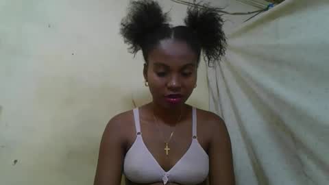 Snapshot of rosalinda933 chatting on 05-14-26, 03:08 Rosalinda online show from 05-14-26, 03:08