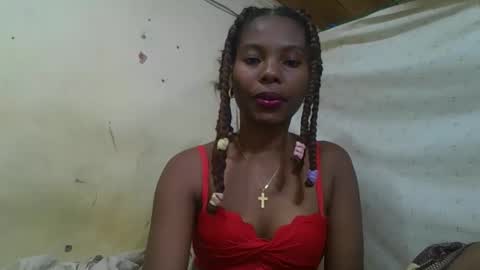 Snapshot of rosalinda933 chatting on 05-17-26, 01:29 Rosalinda online show from 05-17-26, 01:29