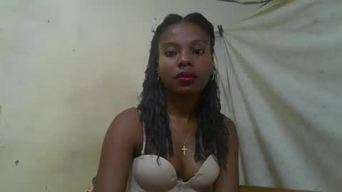 Snapshot of rosalinda933 chatting on 05-18-26, 01:35 Rosalinda online show from 05-18-26, 01:35