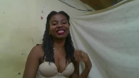 Snapshot of rosalinda933 chatting on 05-18-26, 05:52 Rosalinda online show from 05-18-26, 05:52