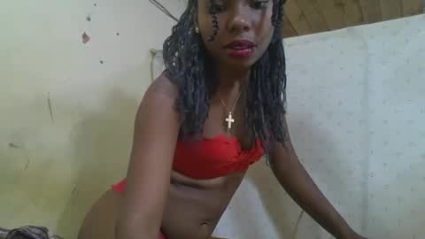 Snapshot of rosalinda933 chatting on 05-25-26, 01:00 Rosalinda online show from 05-25-26, 01:00