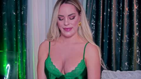 Snapshot of roseevansx chatting on 05-22-26, 04:56 Sonia online show from 05-22-26, 04:56