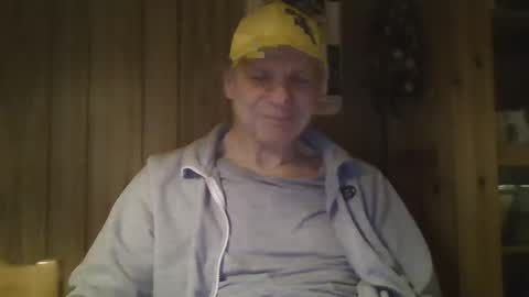 Snapshot of roses2u1958 chatting on 12-17-24, 06:02 roses2u1958 online show from 12-17-24, 06:02