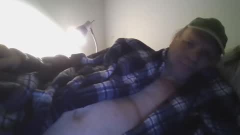 Snapshot of roses2u1958 chatting on 12-23-24, 03:18 roses2u1958 online show from 12-23-24, 03:18