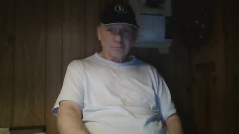 Snapshot of roses2u1958 chatting on 12-15-25, 04:06 roses2u1958 online show from 12-15-25, 04:06