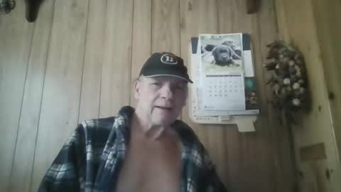 Snapshot of roses2u1958 chatting on 03-21-26, 10:31 roses2u1958 online show from 03-21-26, 10:31