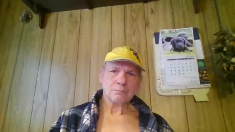 Snapshot of roses2u1958 chatting on 03-27-26, 06:52 roses2u1958 online show from 03-27-26, 06:52