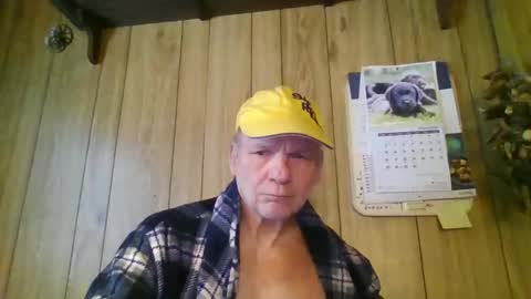 Snapshot of roses2u1958 chatting on 03-27-26, 08:26 roses2u1958 online show from 03-27-26, 08:26