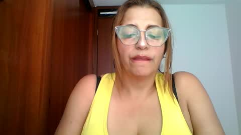 Snapshot of rossanalionheart chatting on 04-19-26, 06:10 Rossana online show from 04-19-26, 06:10