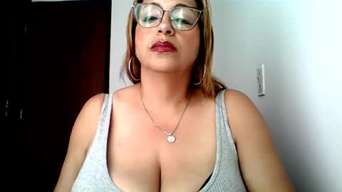 Snapshot of rossanalionheart chatting on 05-24-26, 12:43 Rossana online show from 05-24-26, 12:43