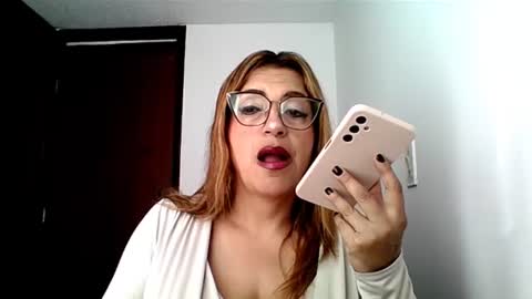 Snapshot of rossanalionheart chatting on 06-11-26, 12:14 Rossana online show from 06-11-26, 12:14