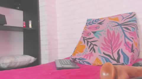 Snapshot of rosse_thompson11 chatting on 01-14-25, 01:15 rosse_thompson11 online show from 01-14-25, 01:15